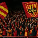 Supporters van KV Mechelen op de tribune Achter de Kazerne tijdens een wedstrijd