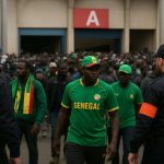 Drukte en veiligheidsaanwezigheid aan een treinstation in Rabat in aanloop naar de Afrika Cup-finale