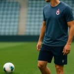 Een aanvaller in Trabzonspor-trainingskledij tijdens een oefensessie, in de context van transfergesprekken met Anderlecht.