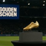 Sfeervol podium bij uitreiking van een voetbalprijs