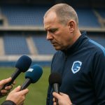 Nicky Hayen reageert langs de zijlijn na de nederlaag van KRC Genk tegen Zulte Waregem.