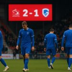 Spelers van KRC Genk stappen teleurgesteld van het veld na de 2-1-nederlaag bij Zulte Waregem.