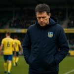 Issame Charaï oogt ontgoocheld langs de zijlijn tijdens Westerlo tegen Cercle Brugge in het Kuipje
