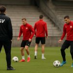 PSV-coach Peter Bosz tijdens een trainingsmoment in Eindhoven