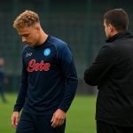 Noa Lang in Napoli-tenue tijdens een trainingsmoment