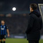 Ivan Leko langs de zijlijn bij Club Brugge in een gespannen wedstrijdcontext