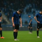 Spelers van Club Brugge druipen teleurgesteld af na een wedstrijd
