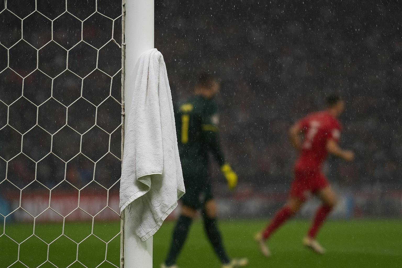 Bizar incident naast het doel tijdens de Afrika Cup-finale in de regen