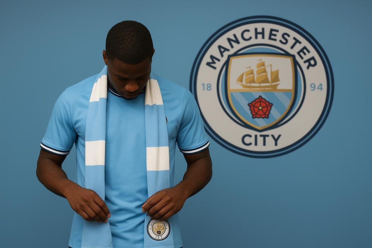 Marc Guéhi na zijn officiële voorstelling als nieuwe speler van Manchester City