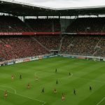 Voetbalscène in stadion van Duitse club in de 2. Bundesliga