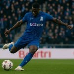Verdedigende actie tijdens een wedstrijd van KAA Gent