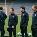 Nicky Hayen bij KRC Genk tijdens een trainingsmoment langs het veld