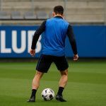 Raphael Onyedika bij Club Brugge in trainingscontext, zonder herkenbare gezichten