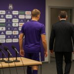 Michael Verschueren en Vincent Kompany na een persconferentie in München