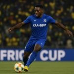 Verdediger van KAA Gent in actie tijdens een wedstrijd