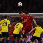 Actiemoment voor het doel van Union SG in München na een hoekschop van Bayern.
