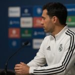 Álvaro Arbeloa tijdens een persmoment bij Real Madrid.