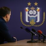 Kadrering rond RSC Anderlecht in een clubcontext tijdens de zoektocht naar een nieuwe coach