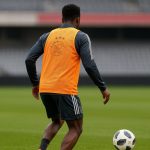 Owen Wijndal van Ajax op het trainingsveld
