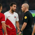 Sfeerbeeld rond videoref en arbitrage in Nederland na kritiek van FC Utrecht-eigenaar Frans van Seumeren