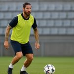 Sergio Ramos tijdens een trainingsmoment terwijl hij zonder club over zijn toekomst nadenkt.