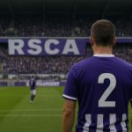 Sfeerbeeld rond het stadion van RSC Anderlecht in paars-witte context