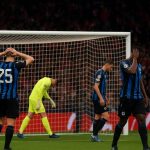 Spelers van Club Brugge balen in het Metropolitano-stadion na de Champions League-match tegen Atlético Madrid.