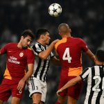 Spelmoment uit Juventus tegen Galatasaray in Turijn met spelers in duel tijdens de verlenging