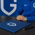 Sfeervol beeld in de Cegeka Arena bij KRC Genk rond jeugdcontract