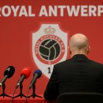Sfeerbeeld aan de Bosuil bij Royal Antwerp FC met focus op het bestuursniveau