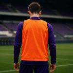 Coba Da Costa in Anderlecht-outfit langs de zijlijn in het Lotto Park