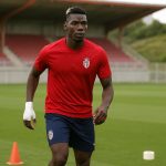 Op het trainingscomplex van AS Monaco liggen kegels en materiaal klaar voor een rustige opbouwsessie.