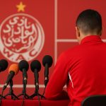 Wissam Ben Yedder in Wydad Casablanca-context met stadion op de achtergrond