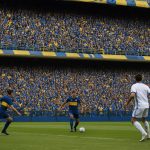 Sfeershot in La Bombonera tijdens een wedstrijd van Boca Juniors met Edinson Cavani op het veld