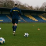 Trainingsbeeld bij Union Saint-Gilloise met ballen en kegels, zonder herkenbare gezichten