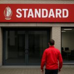 Sfeerbeeld rond Standard Luik met focus op het stadion en een zakelijke context, zonder herkenbare gezichten.