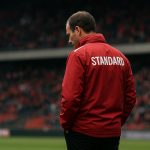 Vincent Euvrard langs de zijlijn bij Standard Luik tijdens een competitiewedstrijd