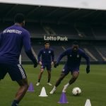 Sfeerbeeld in en rond het Lotto Park bij RSC Anderlecht, in aanloop naar een belangrijke wedstrijd.