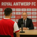 Paul Gheysens bij Royal Antwerp FC tijdens een persmoment rond de wintermercato
