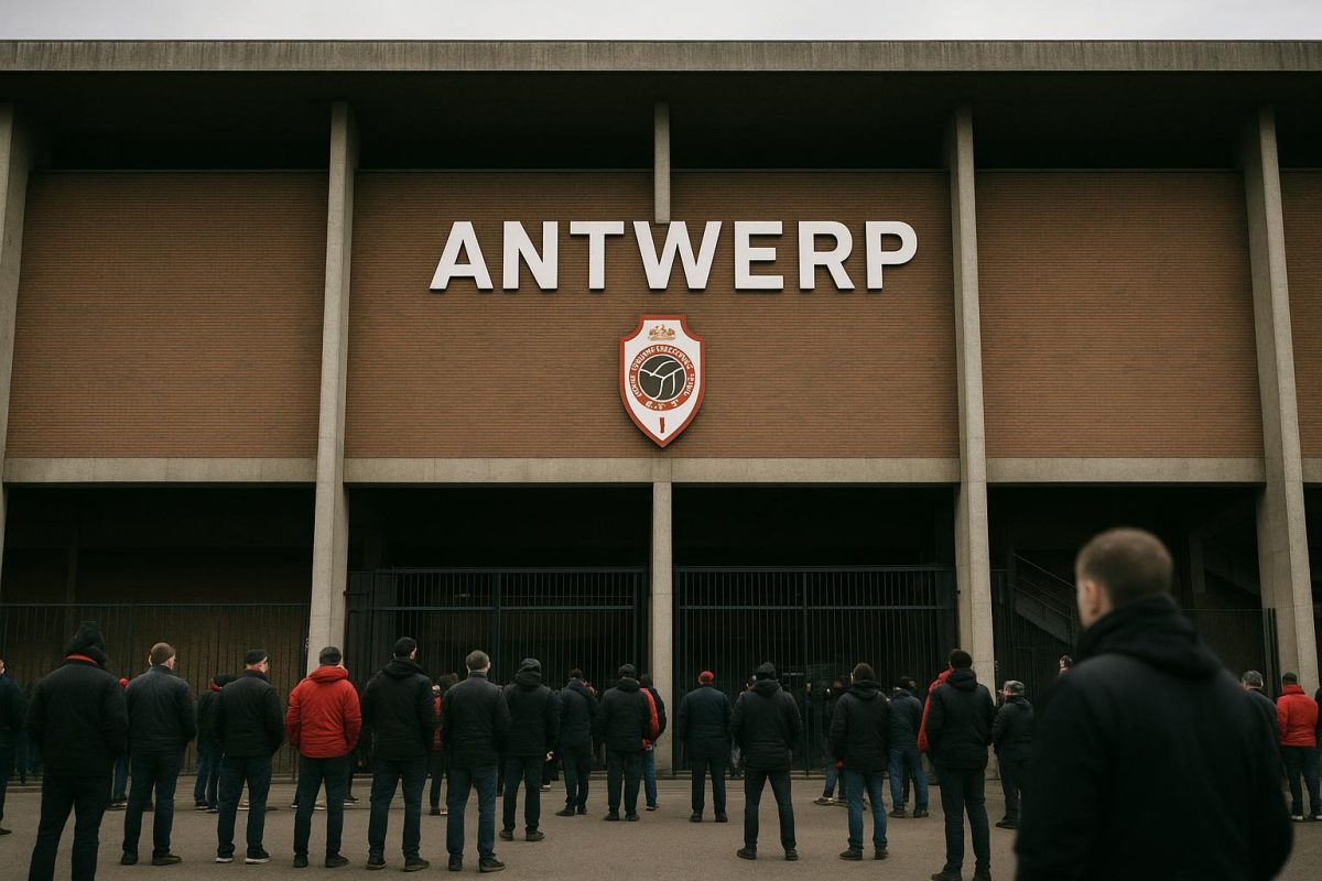 Sfeerbeeld aan het stadion van Royal Antwerp FC op de Bosuil
