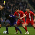 Actiemoment met een Anderlecht-speler tijdens Anderlecht tegen Antwerp in de beker, met focus op teleurstelling na een fase.