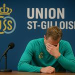 David Hubert van Union SG tijdens een persmoment over de blessure van Kjell Scherpen