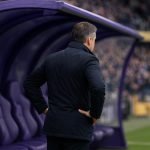 Besnik Hasi langs de zijlijn bij RSC Anderlecht tijdens een moeilijke fase