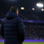 Brian Riemer volgt Anderlecht tegen Antwerp vanaf de tribune in de Croky Cup