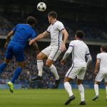 Spelmoment uit KRC Genk tegen RSC Anderlecht met discussie rond een duel voorafgaand aan de openingsgoal