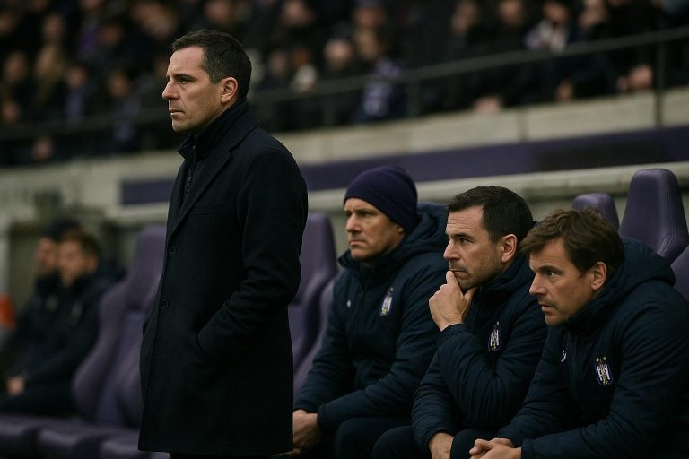 De bank van RSC Anderlecht langs de zijlijn tijdens een wedstrijd