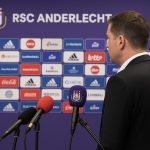 Kenneth Bornauw spreekt de pers toe bij RSC Anderlecht.