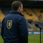David Hubert bij Union SG langs de zijlijn in een stadioncontext