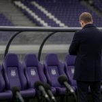 Sfeershot in het stadion van RSC Anderlecht met focus op de dug-out
