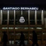 Sfeershot rond het Estadio Santiago Bernabéu in Madrid tijdens transfergeruchten